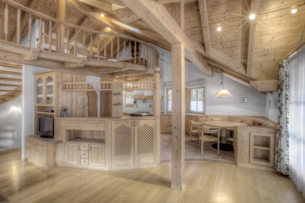 Alexander Mountain-Lodge سان فيجيليو دي ماريبْ الغرفة الصورة
