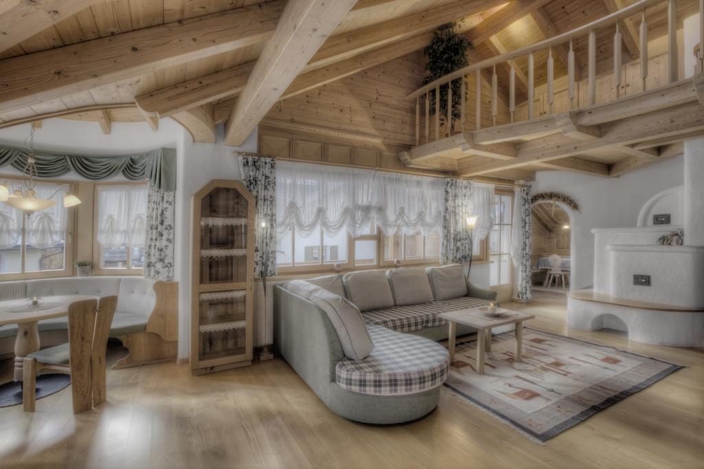 Alexander Mountain-Lodge سان فيجيليو دي ماريبْ الغرفة الصورة