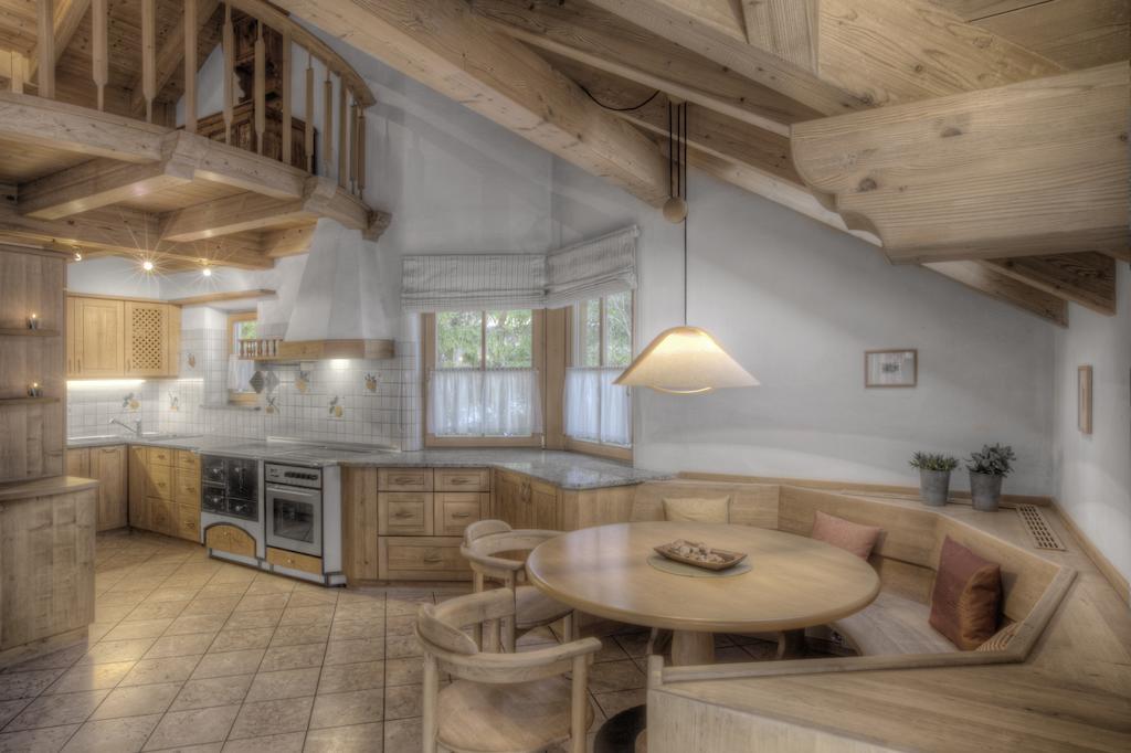 Alexander Mountain-Lodge سان فيجيليو دي ماريبْ الغرفة الصورة